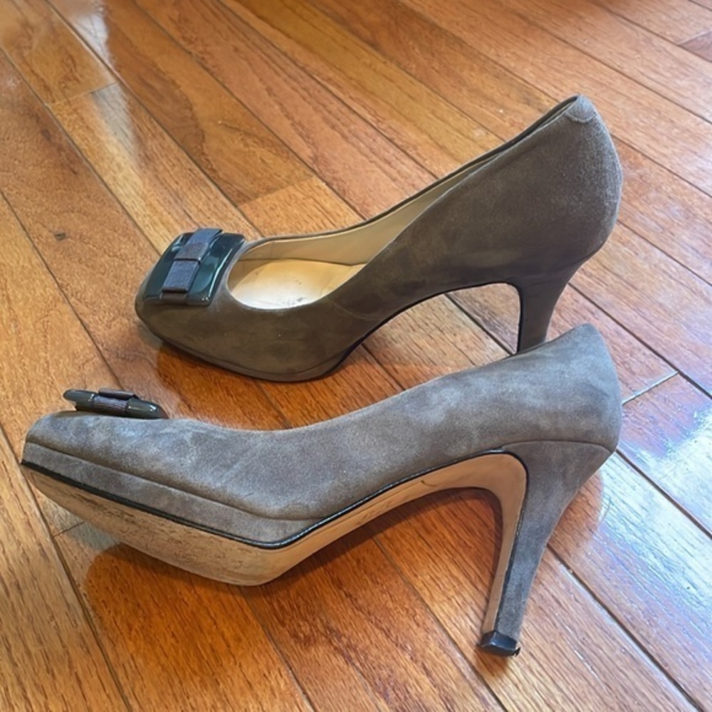 💐 Joan and David Gray suede platform heels with buckle detail toes
